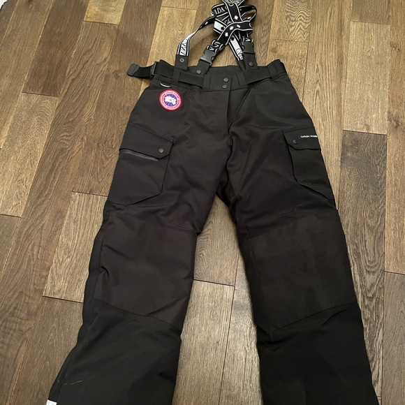 Women’s Canada Goose PBI Chilliwack Bomber Jacket and Tundra Ski Pants - Picture 2 of 10